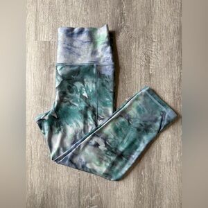 Athleta Salutation Stash Pocket II Capri Leggings Women’s Small Blue Tie Dye